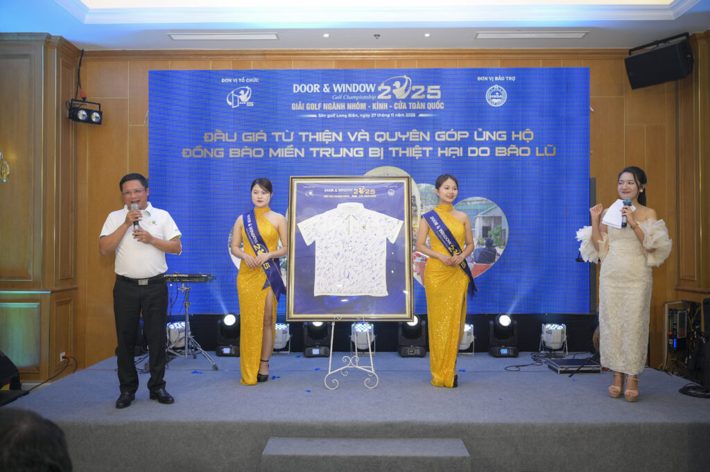 dau-gia-ao-ung-ho-dong-bao-vung-lu-tai-giai-golf-2025