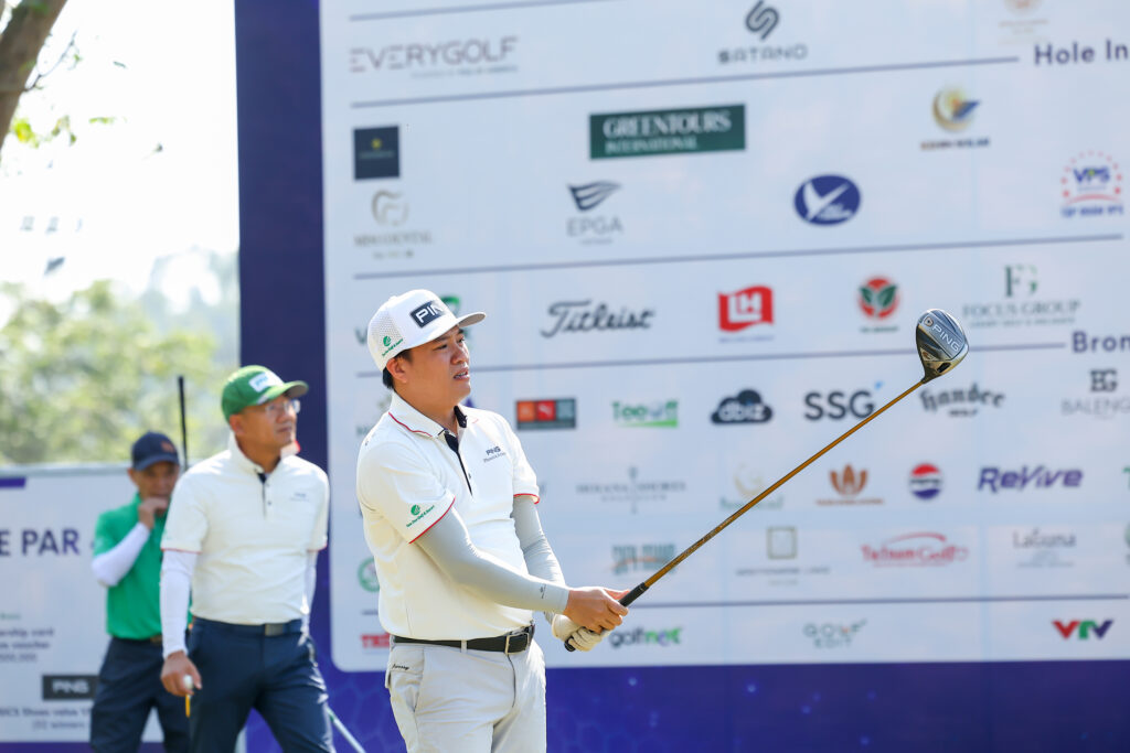 ong-tay-golf-satano-tai-giai-dau-2