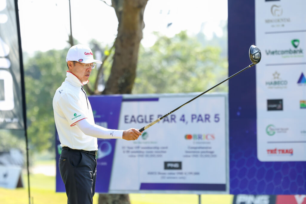 ong-tay-golf-satano-tai-giai-dau-1